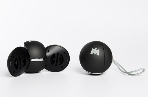 Enceinte Bluetooth en forme de sphère de couleur noire avec logo